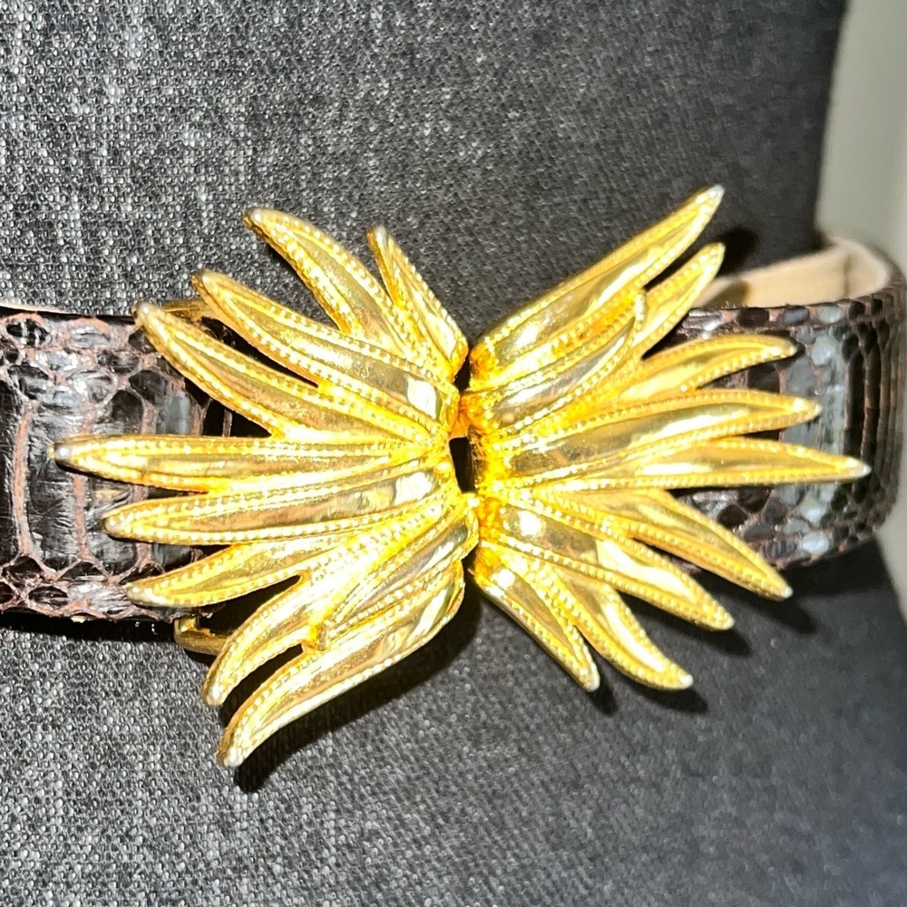 Vintage Women’s Gold Tone Leaves Buckle with Genuine Dark Brown Snake Skin Belt - Picture 3 of 16